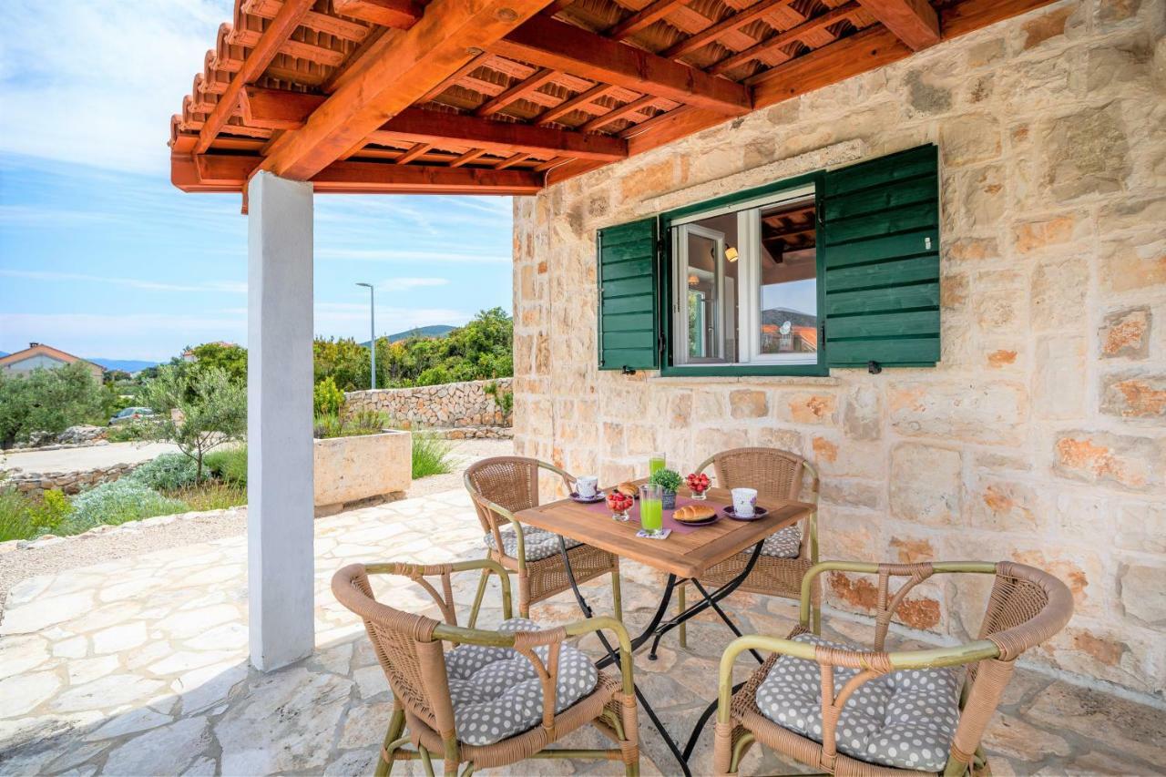 Račišće Vineyard House & Olive Grove Houseヴィラ エクステリア 写真