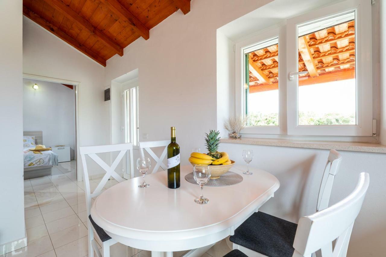 Račišće Vineyard House & Olive Grove Houseヴィラ エクステリア 写真