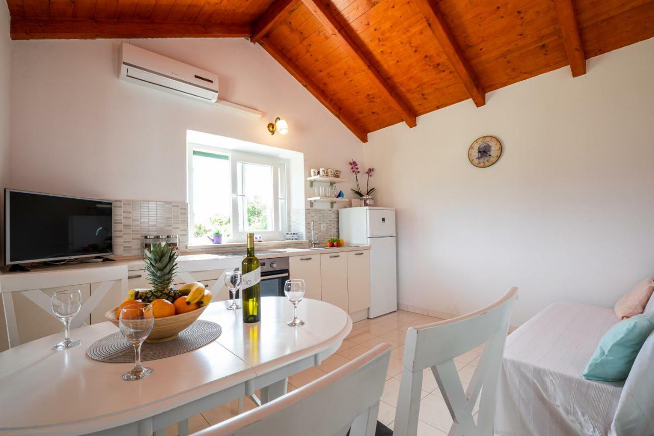 Račišće Vineyard House & Olive Grove Houseヴィラ エクステリア 写真