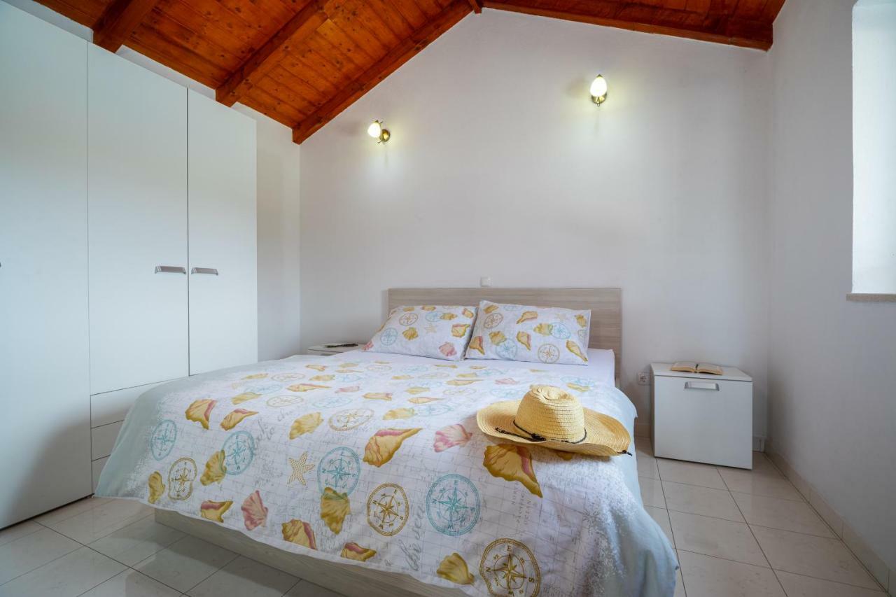 Račišće Vineyard House & Olive Grove Houseヴィラ エクステリア 写真