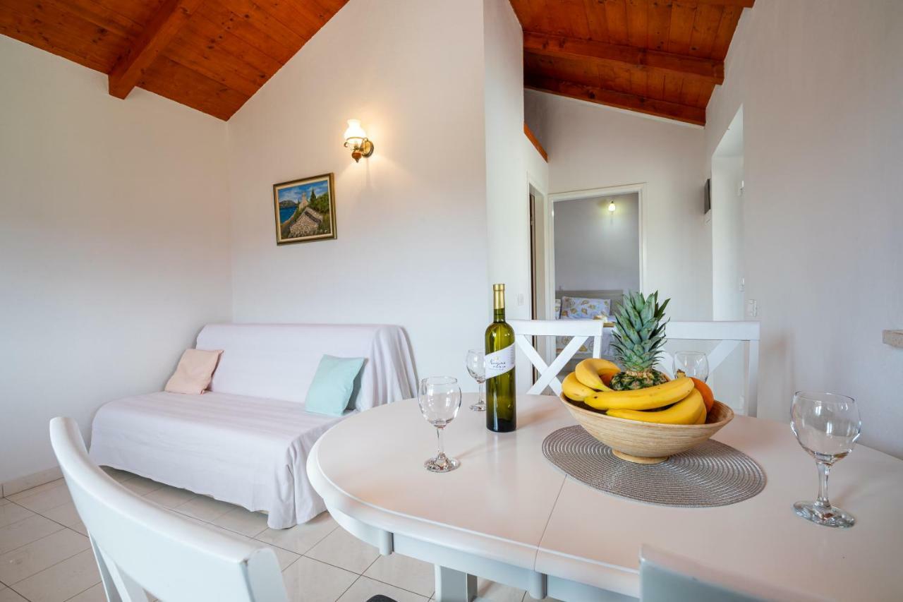 Račišće Vineyard House & Olive Grove Houseヴィラ エクステリア 写真